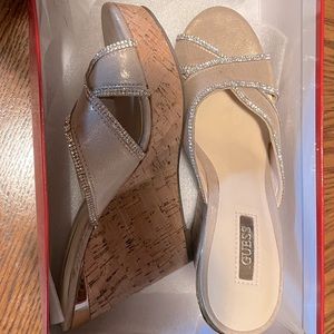 Guess Pumps